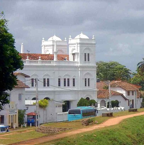 File:Galle Fort lighthouse Leuchtturm (35113214702) (cropped).jpg