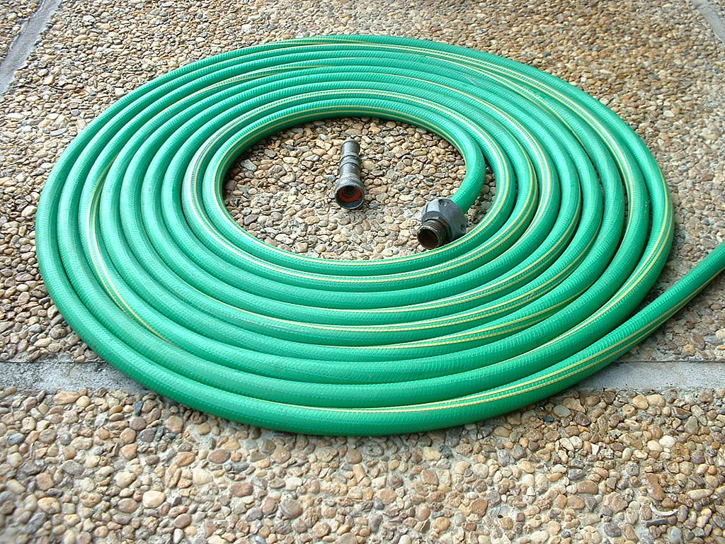 File Garden Hose Jpg Wikimedia Commons