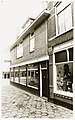 Gedempte Nieuwesloot 143, hoek Hoogstraat, schoenenwinkel. - RAA011009351 - RAA Elsinga.jpg