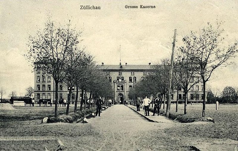 File:Große Kaserne des UR-10 in Züllichau, Postkarte von vor 1910.jpg