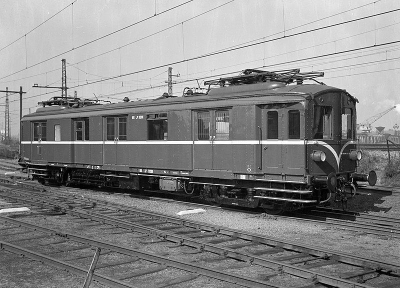 File:HUA-152044-Afbeelding van het motorpostrijtuig nr. 9201 (mat. 1924, "blokkendozen") op het emplacement te Haarlem.jpg