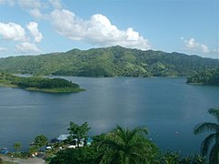 The Hanabanilla lake is at 364 meters over sea level and averages 40 meters deep.