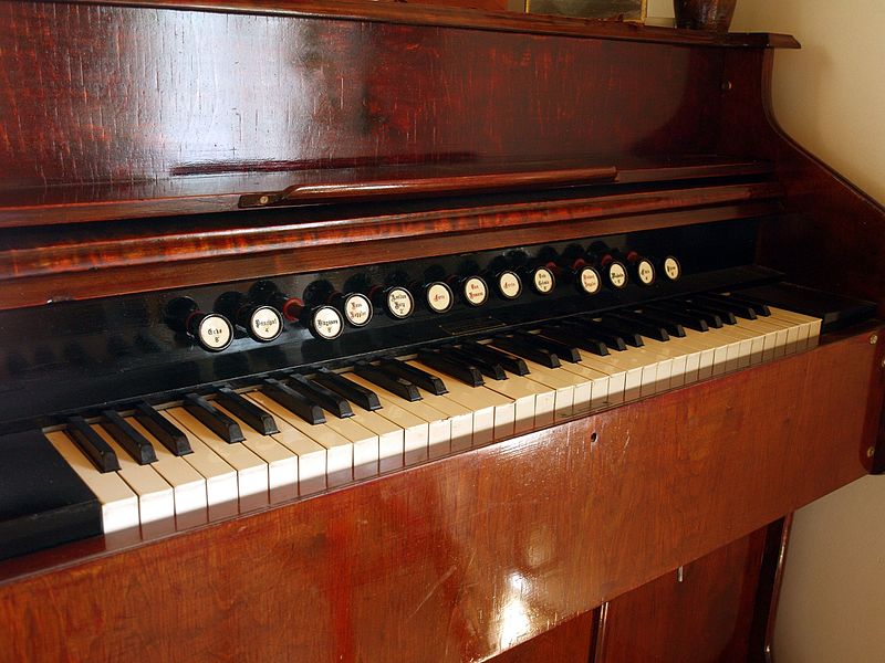 File:Harmonium keyboard.jpg