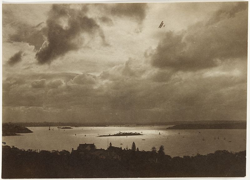 File:Harold Cazneaux photograph of Sydney city about 1920.jpg