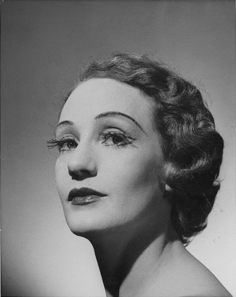 File:Helmut Newton, Portrait of Laurel Martyn, 1952.jpg