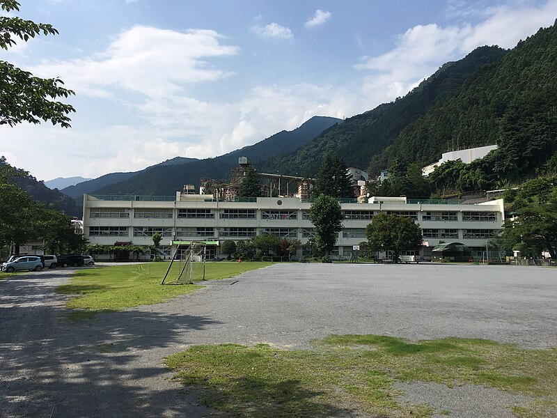 File:Hikawa Elementary School, Okutama - Jul 30, 2019.jpg