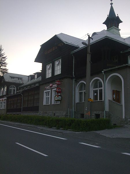 File:Hotel Pokrok w miejscowosci Bila - panoramio.jpg