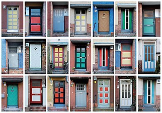 Įvairių tipų ir spalvų durys „Pasagos” kvartale