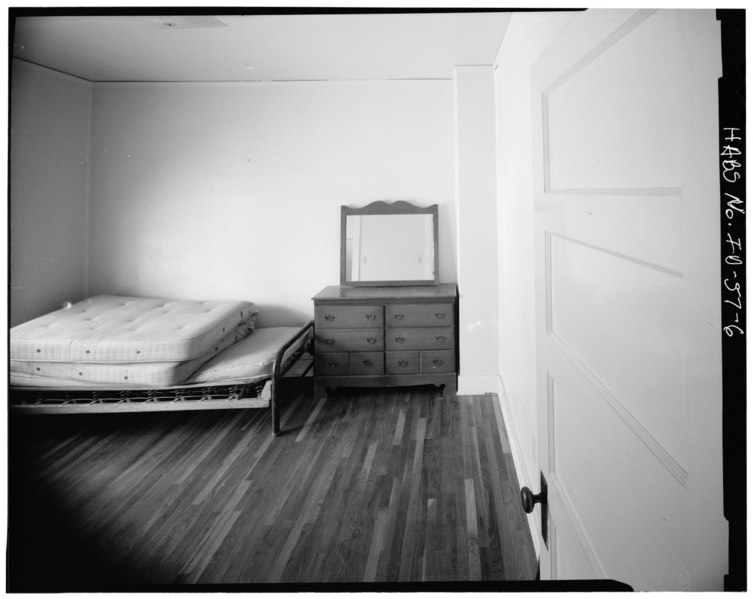 File:INTERIOR VIEW OF BEDROOM LOOKING EAST-NORTHEAST - Garden Valley Work Station, Large Bungalow, Garden Valley, Boise County, ID HABS ID,8-GARVA,2A-6.tif