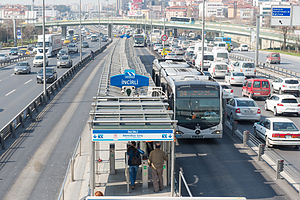 Incirli Metrobus stantsiyasi Mars 2013.jpg