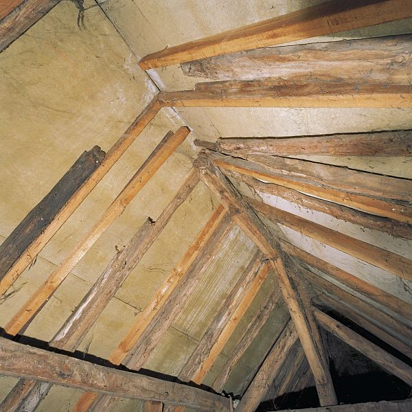 File:Interieur, zolder, kap boven het woonhuis zonder nokgording - Meerlo - 20349707 - RCE.jpg