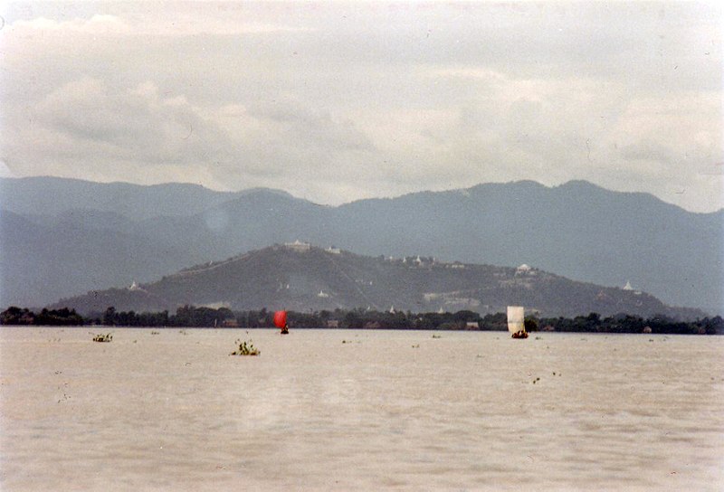 പ്രമാണം:Irrawaddy Mandalay-Hill.JPG