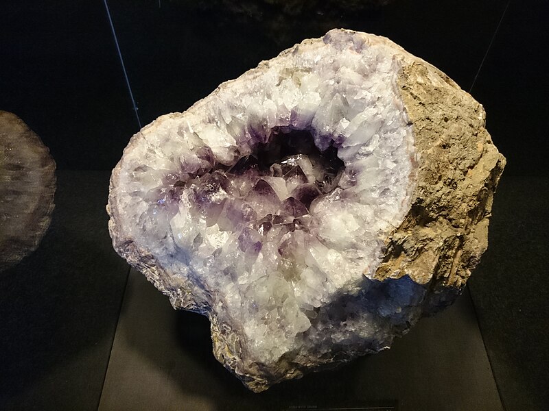 File:Iziko Amethyst Geode.JPG