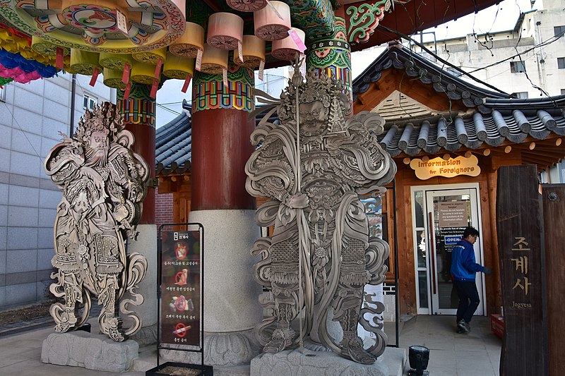 File:Jogye-sa Buddhist temple, Seoul (3) (26259071067).jpg