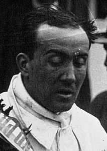 Juan Zanelli at the 1929 Bugatti Grand Prix (2) cropped cropped.jpg
