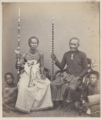 KITLV 4384 - Isidore van Kinsbergen - Two pedanda's from Boeleleng- Ida Gede Made Gunung Gede and Ida Wajan Boer (oe) wan - 1865.tif