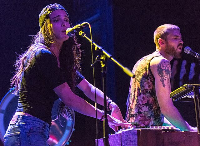 Kaneholler performing in 2015