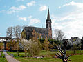 Katholische Kirche Otterbach - davor der Otterbach