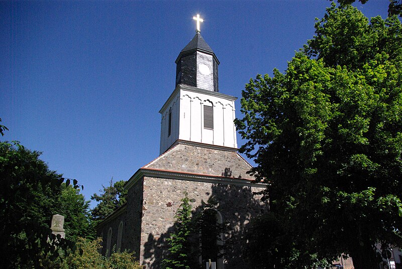 File:Kirche Gehren Heideblick.jpg