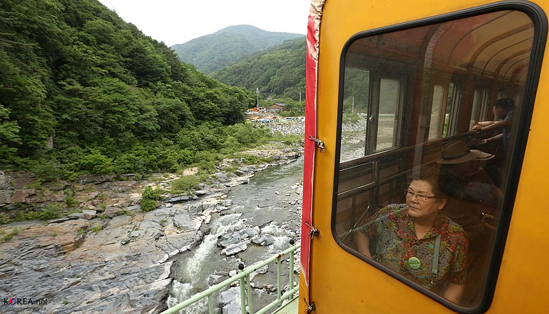 File:Korea Jeongseon Traditional Market Train 15 (14202145030).jpg