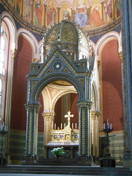 File:Kostel sv. Cyrila a Metoděje, hlavní oltář.jpg