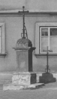 Kamenný sloupek s krucifixem (kolem roku 1930)