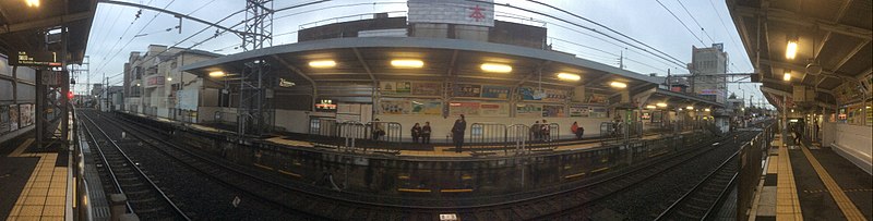 File:Kugahara station platform super long panorama - nov 2016.jpg