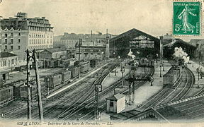 L'intérieur de la gare avec le faisceau des voies, avant la Première Guerre mondiale.