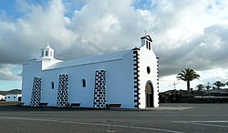 Lanzarote - Iglesia de Nuestra Señora de los Volcanes, Santuario Virgen de los Dolores - Tinajo - panoramio.jpg