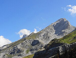 Le Mont Charvet (2538 м), Борн-Аравис.JPG