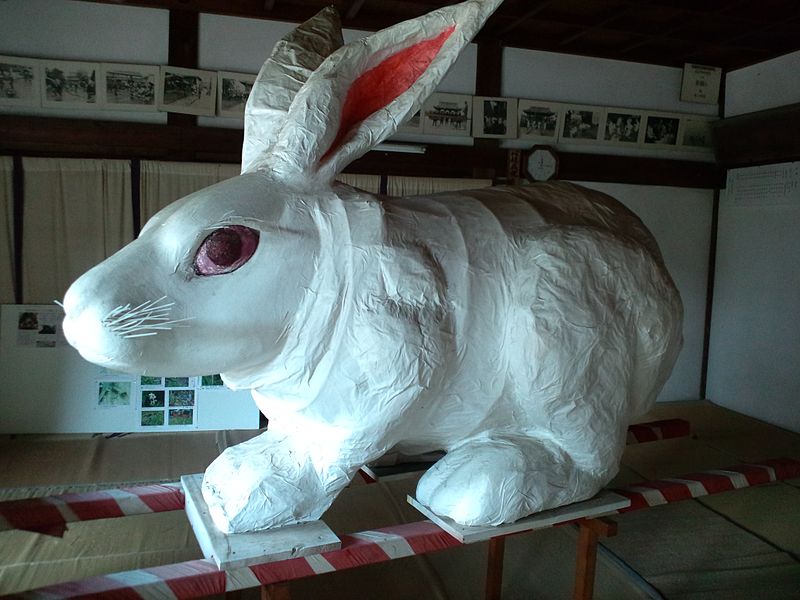 File:Le Temple Shintô Utari-jinja - Le sanctuaire portable du lapin.jpg