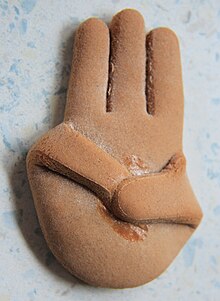 Gingerbread cookie in shape of the three-finger salute. Lebkuchen in Form des Pfadfindergrusses 3755.jpg