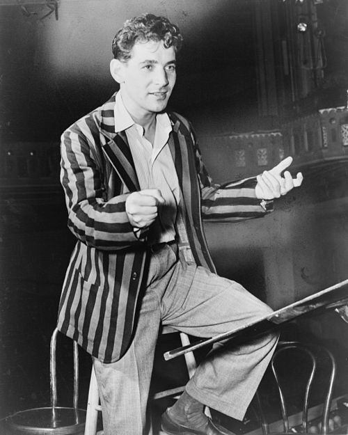 Bernstein conducting the New York City Symphony (1945)