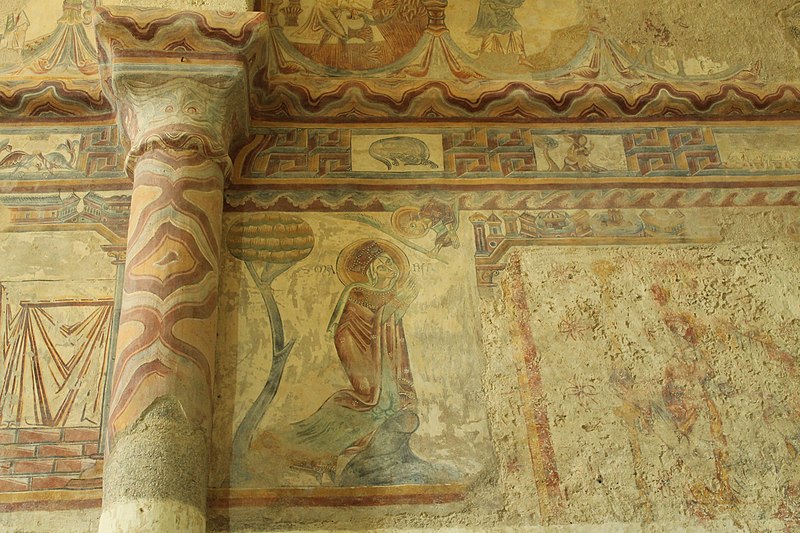 File:Les peintures murales de l'église du Vieux-Pouzauges.jpg