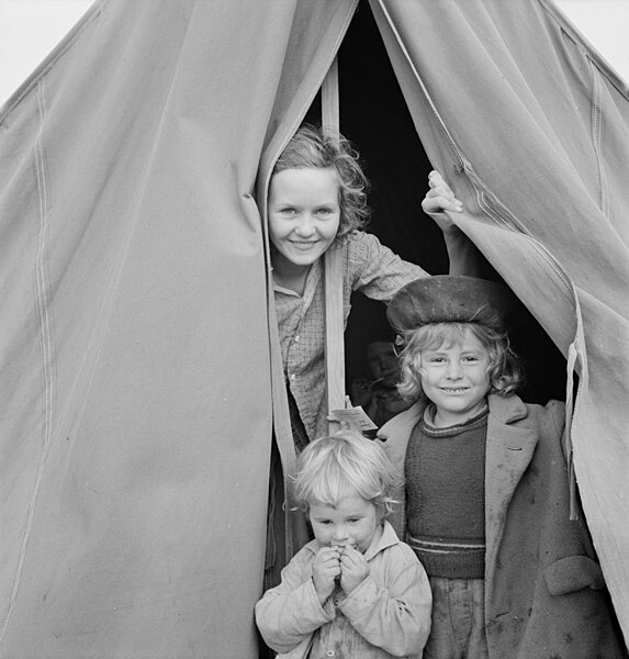 File:Lighthearted kids in Merrill FSA camp, Klamath County, Oregon ppmsc00082u.jpg