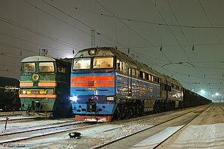 Diesellokomotiv 2TE116U-0024 og 2TE116-503 på Likhaya stasjon