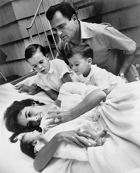 File:Liz Taylor, Liza Todd and family by Toni Frissell, 1957.jpg