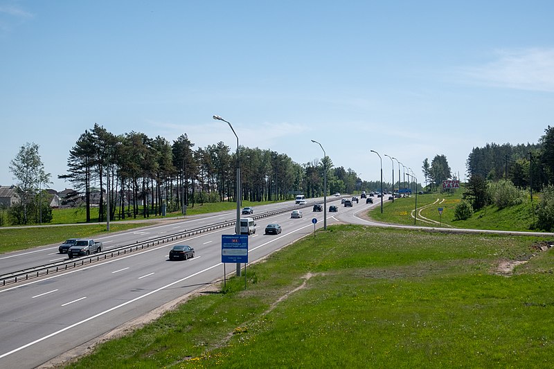 File:M4 highway near Minsk 06.jpg