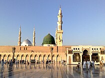 السياحة في السعودية 210px-Madeena_masjid_nabavi_12122008230