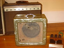 front: Magnatone Varsity (c.1953)
rear:   Magnatone 213 Troubador (c.1957) providing true vibrato called F.M.Vibrato. Magnatone amps.jpg