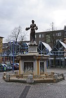 Market fountain Bismarckplatz Duisburg-Homberg.jpg