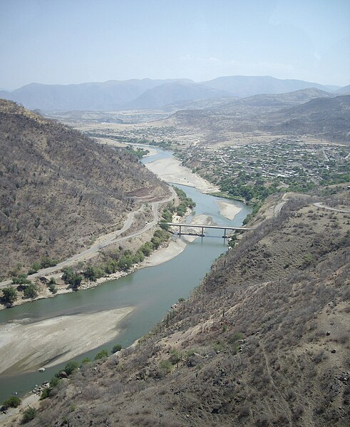 File:Mezcala (or Balsas) River in Guerrero, Mexico.jpg