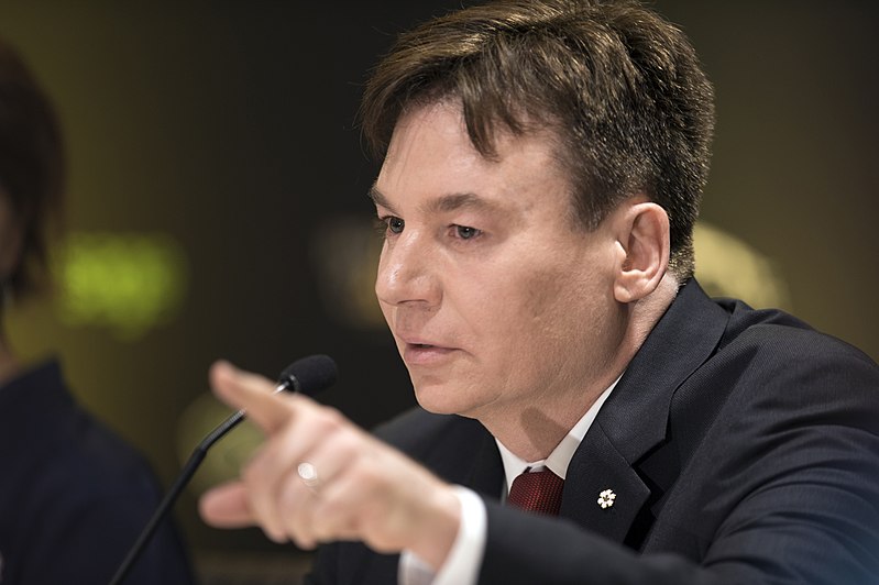 File:Mike Myers speaks during the 2017 Invictus Games opening press conference (37220071326).jpg