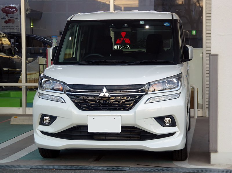 File:Mitsubishi DELICA D：2 CUSTOM HYBRID MV (DAA-MB36S-MSVBRM) front.jpg