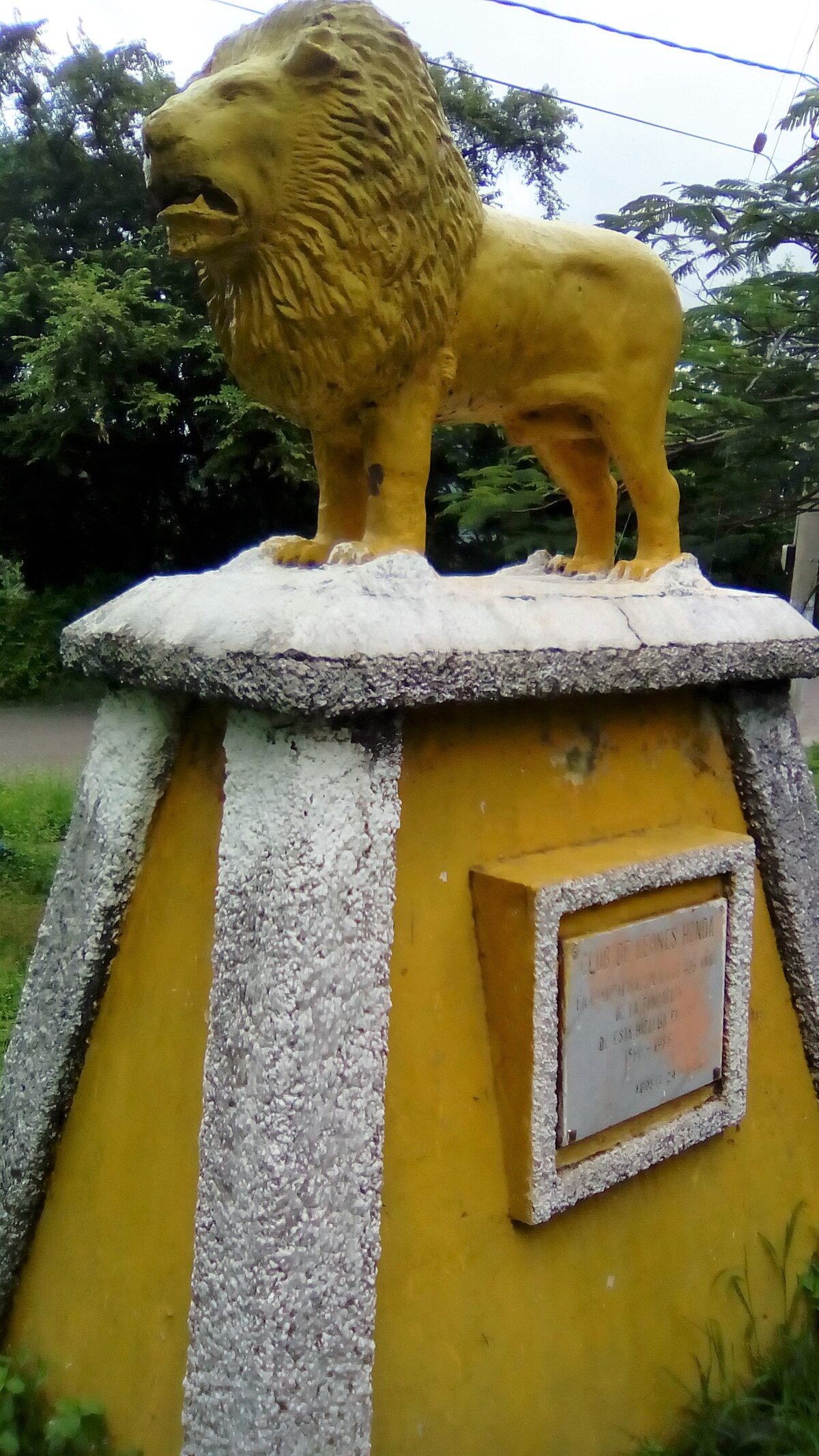 File:Monumento del Club de Leones de Honda  - Wikimedia Commons