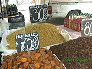 Sale of mote and huesillos at a farmers' market. Mote con huesillos en venta.JPG