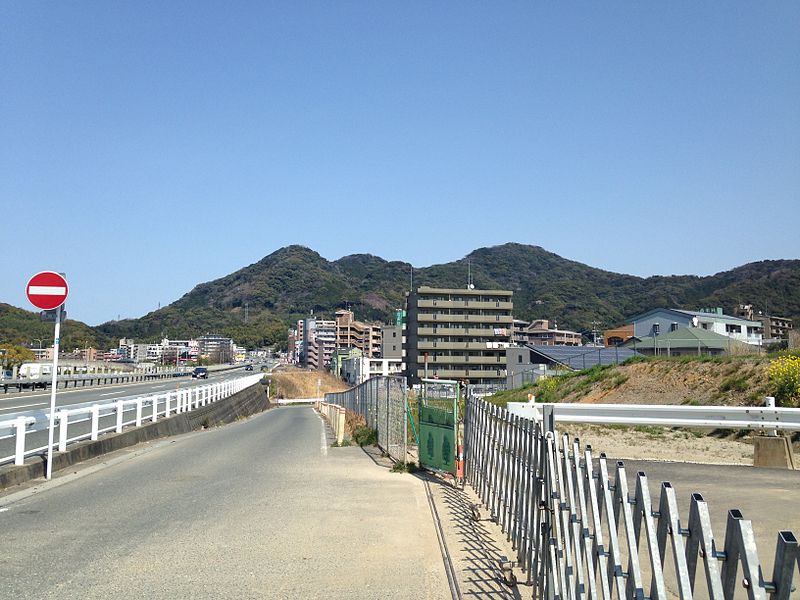 File:Mount Tachibanayama and Japan National Route 3 from Matsukadai, Higashi, Fukuoka 20150329.JPG