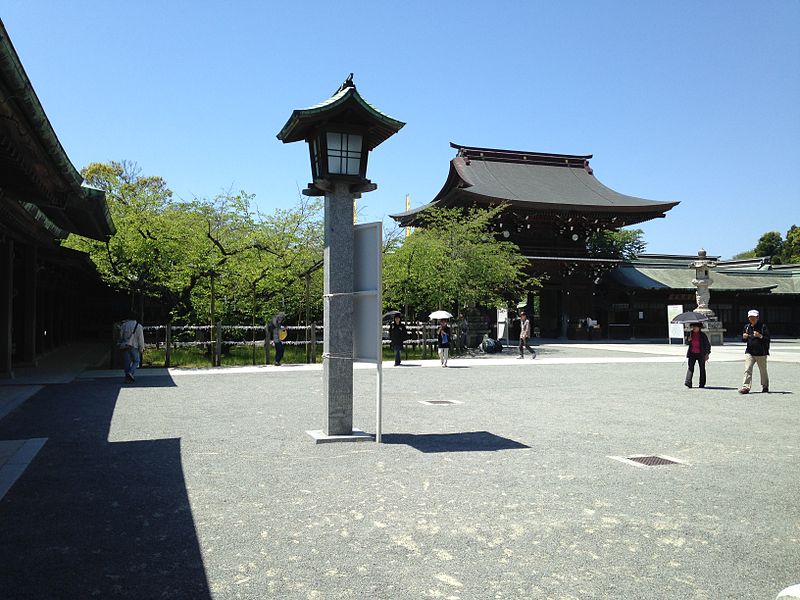 File:Nightlight, Romon and Kanhi-zakura Cherry Trees of Miyajidake Shrine.JPG