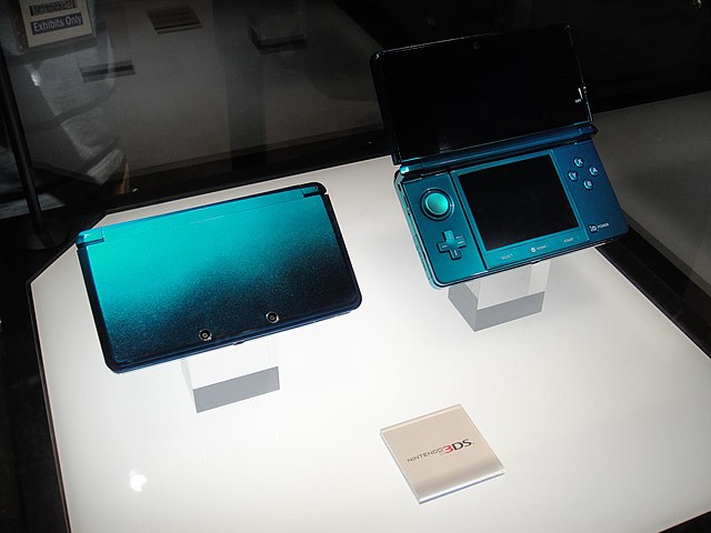 A prototype Aqua Blue Nintendo 3DS shown at E3 2010; the circle pad was originally colored alongside the console.