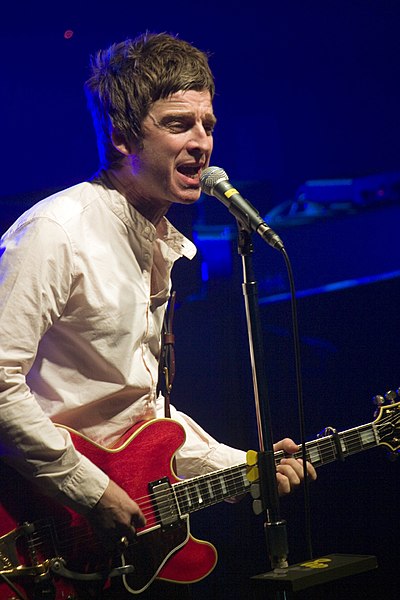 Датотека:Noel Gallagher at Razzmatazz, Barcelona, Spain-5March2012 (7).jpg